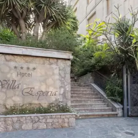 Esperia Hotel 4*