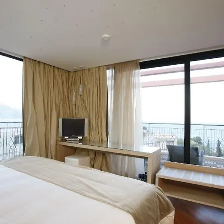 Esperia Hotel 4*