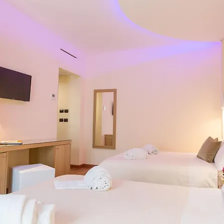 Esperia Hotel 4*